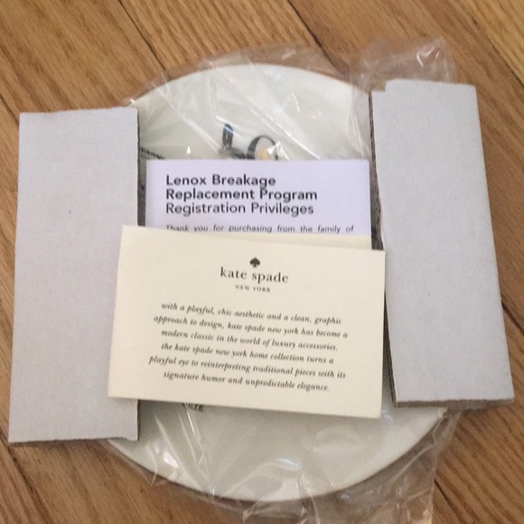 NWT Kate Spade Daisy Place Round Accessory… - Picture 7 of 7